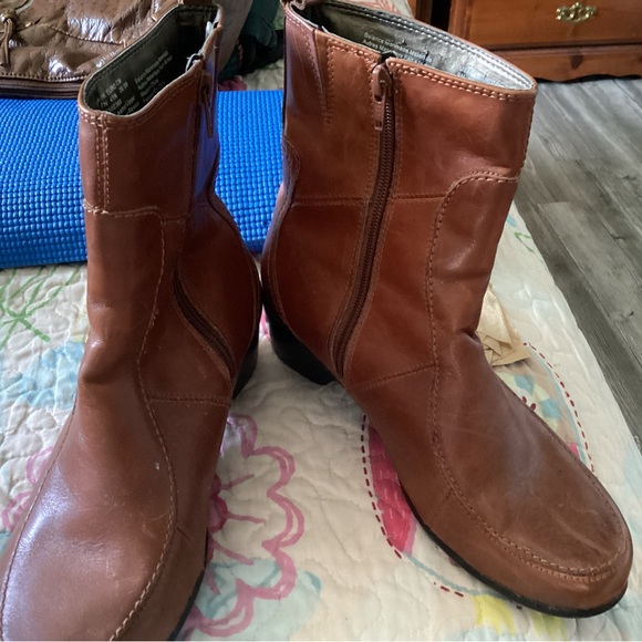 Boots - Picture 3 of 3